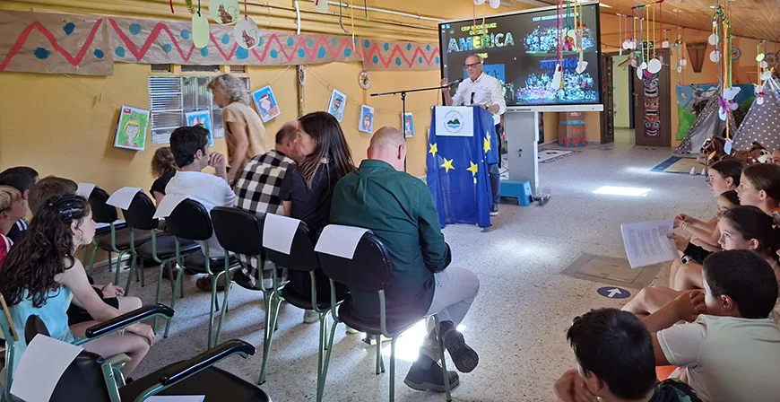 Momento de la presentación del proyecto en el centro educativo. FOTO: Oficina de Comunicación