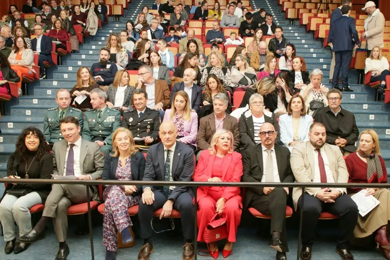 El consejero de Salud, César Pascual, junto con las autoridades que han acudido en el Dia Internacional de la Enfermería. (Foto: Nacho Romero)