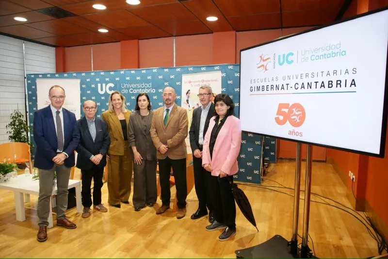 César Pascual, Gema Igual, Marta Pascual e Isabel Díaz, entre otros, en la presentación del nuevo grado, esta tarde, en el Paraninfo de la UC