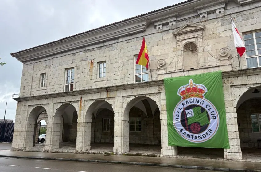 Noticias de Cantabria | El Cántabro | El Parlamento de Cantabria se viste de verde para apoyar al Racing en su lucha por el ascenso