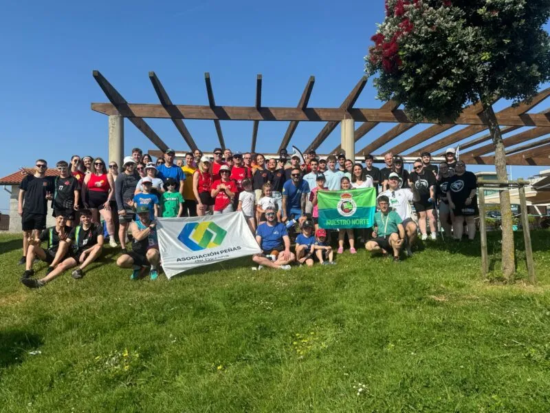 Noticias de Cantabria | El Cántabro | Sesenta peñistas de Bezana participan en una jornada de voluntariado ambiental en San Juan de la Canal