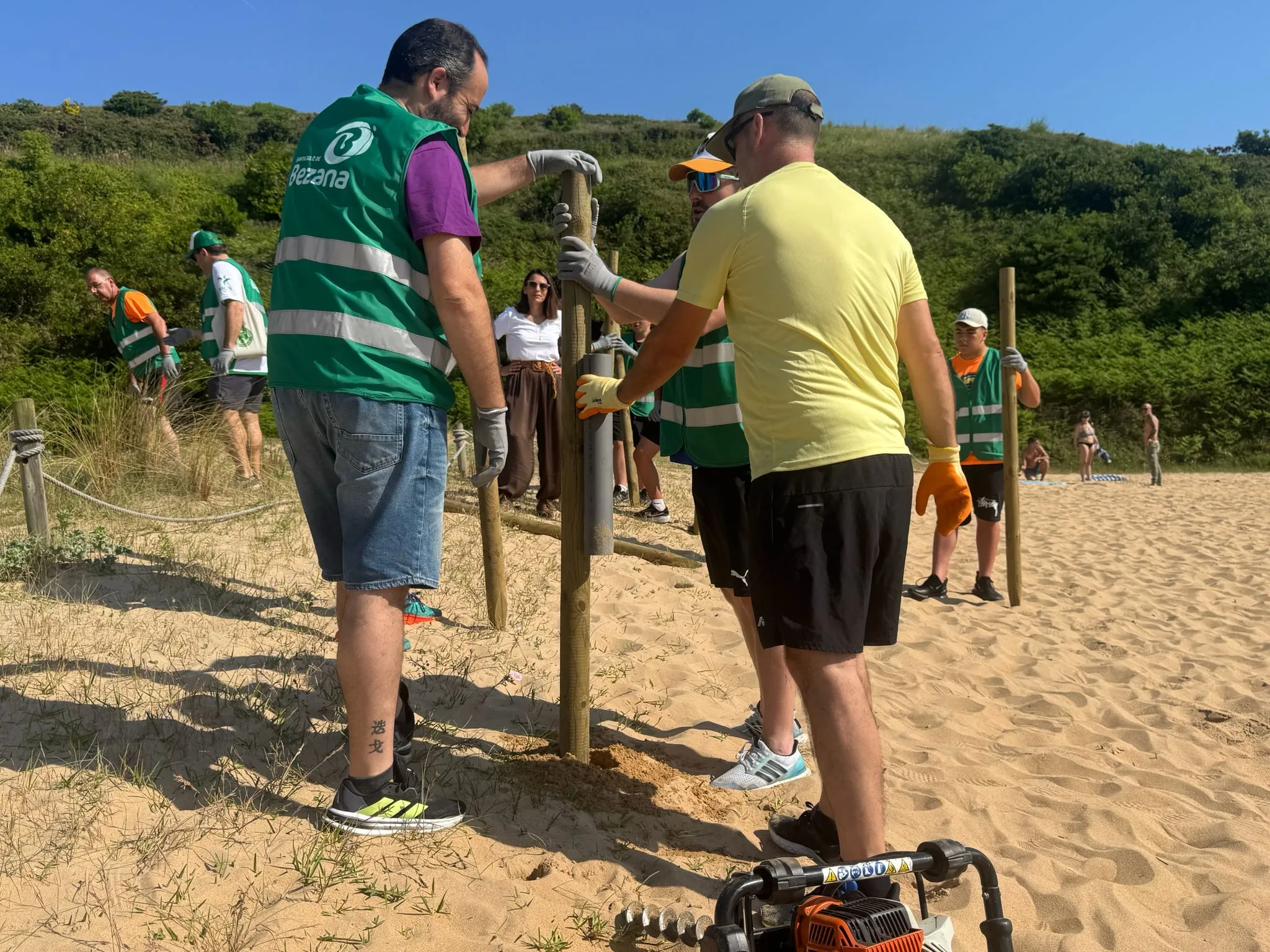 Noticias de Cantabria | El Cántabro | Sesenta peñistas de Bezana participan en una jornada de voluntariado ambiental en San Juan de la Canal Noticias de Cantabria | El Cántabro | Sesenta peñistas de Bezana participan en una jornada de voluntariado ambiental en San Juan de la Canal