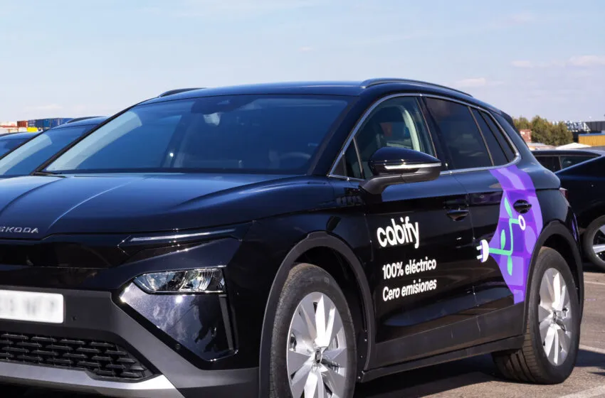 Noticias de Cantabria | El Cántabro | Ocho taxistas condenados por coaccionar y agredir a un conductor de Cabify en el aeropuerto de Santander