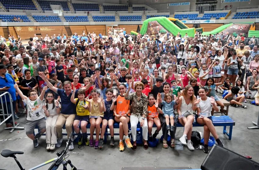 Noticias de Cantabria | El Cántabro | La alcaldesa asiste a la gran fiesta de clausura de las escuelas deportivas municipales 2025-26