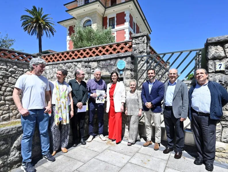 Noticias de Cantabria | El Cántabro | La Ruta de Ilustres suma a la artista Isabel Garay con el descubrimiento de una nueva placa