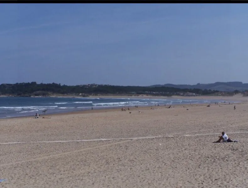 Noticias de Cantabria | El Cántabro | Un surfista salva a un joven de 33 años que estuvo a punto de ahogarse en la playa de Somo