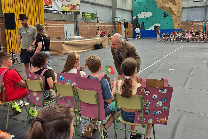 Noticias de Cantabria | El Cántabro | Cantabria da la bienvenida a 30 alumnos y 15 profesores de Serbia, Macedonia, Rumanía y Portugal, que participan en el proyecto Erasmus del CEIP Marina de Cudeyo