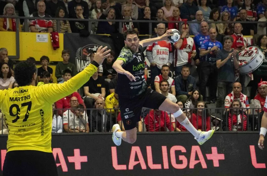  El Bathco BM Torrelavega arrolla en Nava y mete presión máxima por el subcampeonato