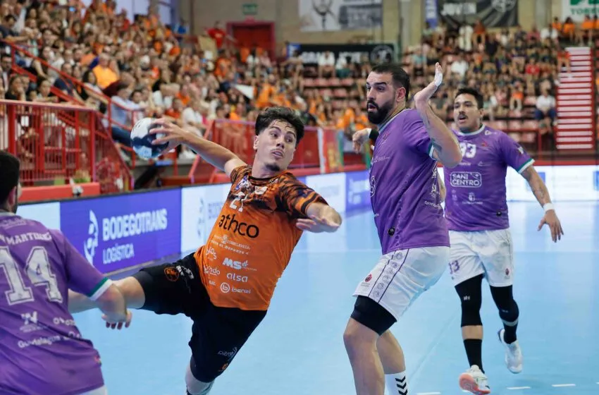 Emotiva despedida en el Vicente Trueba: el Bathco Torrelavega cierra la liga con goleada y homenaje a sus referentes