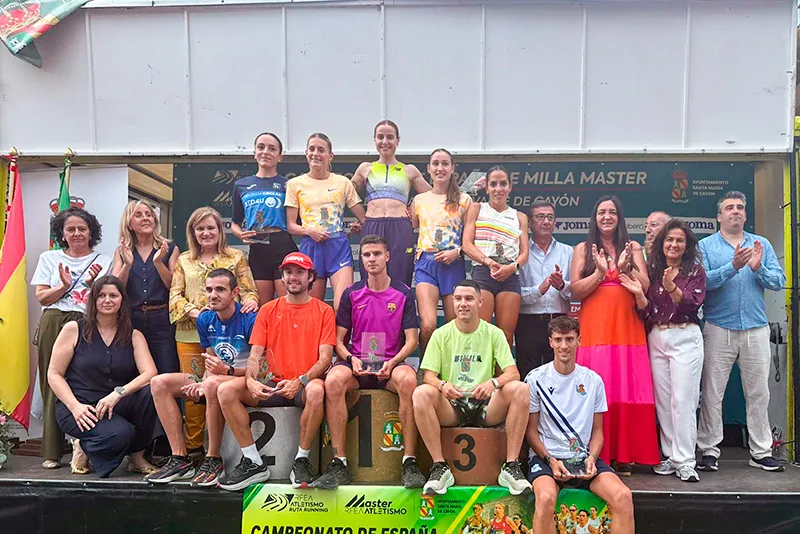 La consejera de Inclusión Social junto a deportistas ganadores en las diversas categorías de la prueba. (Foto: Oficina de Comunicación)