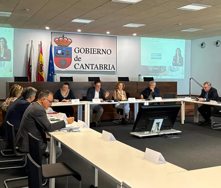El Consejo Cántabro de Consumo ha celebrado su reunión de hoy en el salón de actos de la Consejería de Industria (Foto: Oficina de Comunicación)