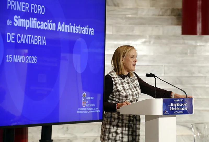 La consejera Isabel Urrutia, durante la apertura del I Foro de Simplificación Administrativa de Cantabria (Fotos: Lara Revilla)