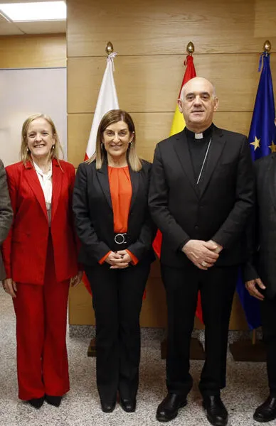 María José Sáenz de Buruaga, Isabel Urrutia y Arturo Ros, en un encuentro reciente en la sede del Gobierno (FOTO: Archivo/Lara Revilla)
