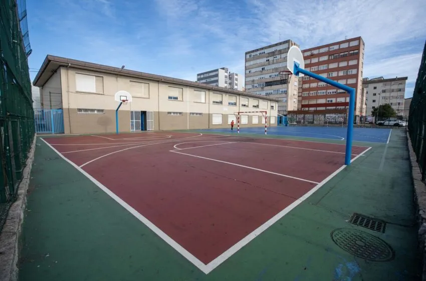  El Ayuntamiento de Camargo licita por más de 930.000 euros las obras para cubrir la pista deportiva del CEIP Pedro Velarde