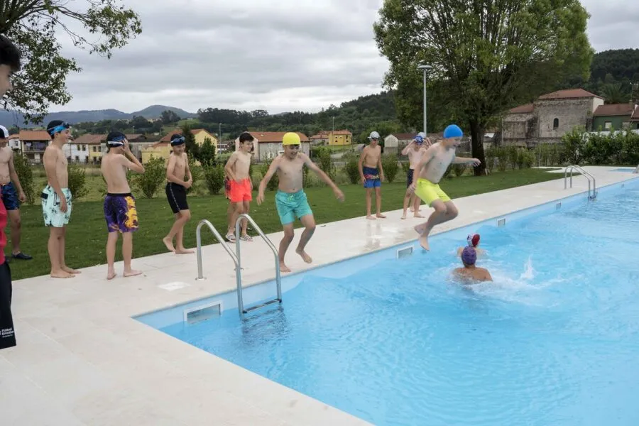 Noticias de Cantabria | El Cántabro | El Ayuntamiento de Camargo recupera los cursillos de natación en las piscinas de Escobedo y Camargo Pueblo