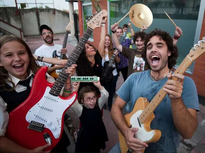 Noticias de Cantabria | El Cántabro | Silent Disco, zarzuela para bebés y yoga frente al mar: el Centro Botín da la bienvenida al verano con una programación para todos los públicos