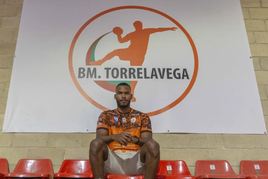 Noticias de Cantabria | El Cántabro | Frank Cordiés aterriza en Torrelavega: gol, potencia y experiencia para reforzar el proyecto naranja