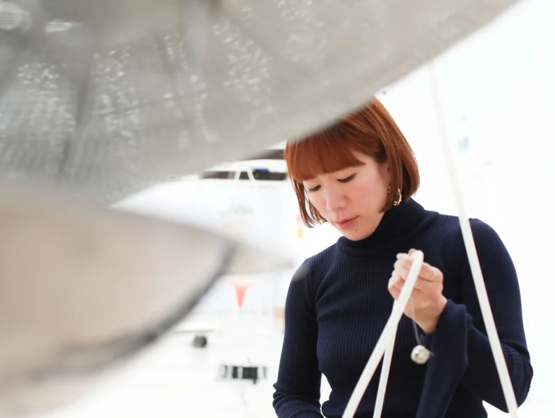 Noticias de Cantabria | El Cántabro | La artista japonesa Yuko Mohri desvela su proceso creativo y sus esculturas cinéticas en el Centro Botín