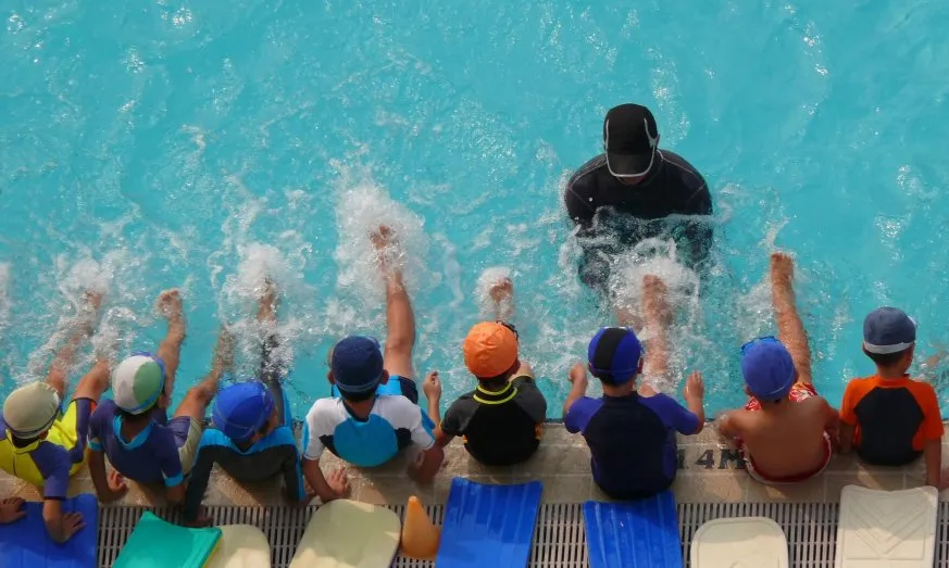 Noticias de Cantabria | El Cántabro | LOS CURSOS DE NATACIÓN DE VERANO REGRESAN A LA CANTÁBRICA CON TRES TURNOS PARA NIÑOS A PARTIR DE 5 AÑOS