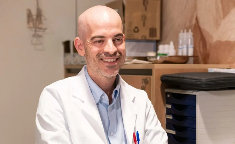 Noticias de Cantabria | El Cántabro | Hospital Mompía incorpora al neurólogo Javier Riancho para reforzar la atención en enfermedades neurodegenerativas y esclerosis múltiple