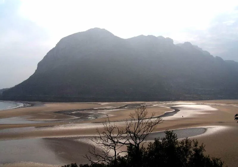 Noticias de Cantabria | El Cántabro | Tragedia en la costa cántabra: fallece un hombre de 43 años tras ser rescatado del agua en la playa de Oriñón