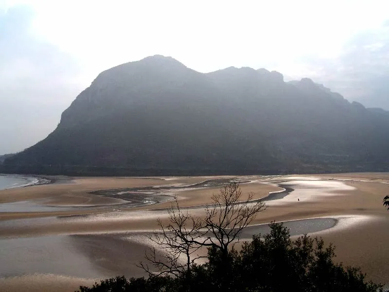 Noticias de Cantabria | El Cántabro | Tragedia en la costa cántabra: fallece un hombre de 43 años tras ser rescatado del agua en la playa de Oriñón
