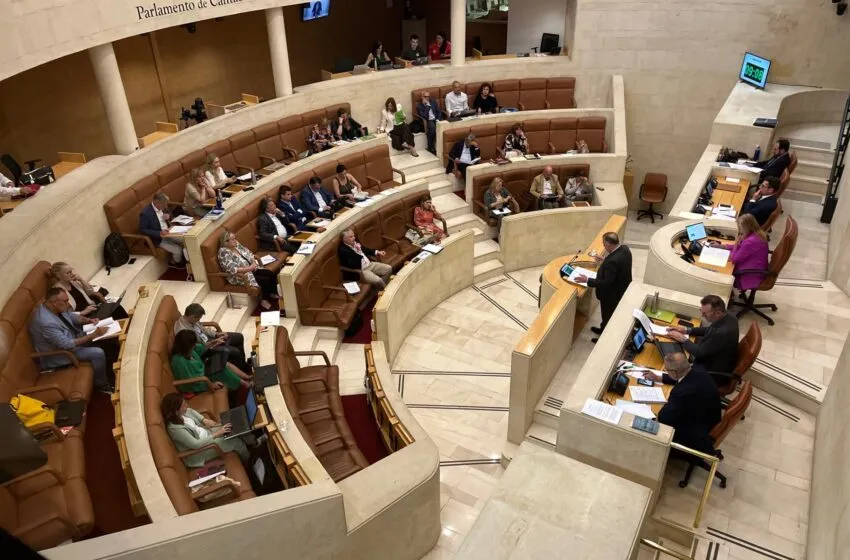 El Parlamento insta a proteger como Bien de Interés Cultural la estatua de Carrero Blanco en Santoña