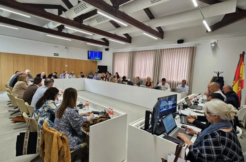  El Pleno aprueba una moción para la mejora del Servicio Público de Correos en Torrelavega