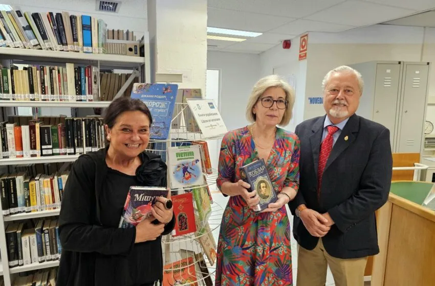 La Biblioteca Municipal Gabino Teira incorpora cerca de medio centenar de libros en lengua ucraniana