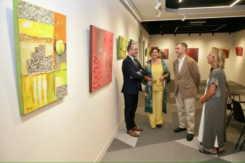 La exposición de Begoña Fernández Bustillo se exhibe en el Ámbito Cultural del centro comercial El Corte Inglés de Santander (FOTO: Nacho Romero)