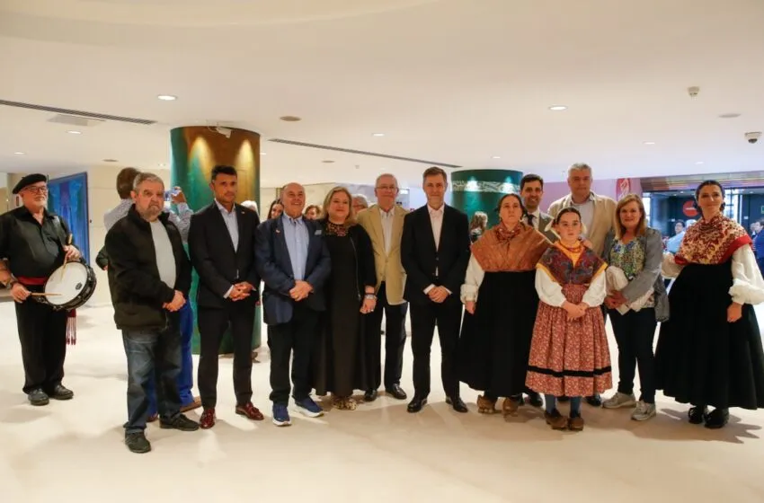 El evento ha reunido más de 1.400 asistentes y 300 intérpretes sobre el escenario de la sala Argenta del Palacio de Festivales de Cantabria. (Foto: Lara Revilla) 
