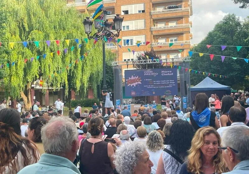 El bingo se celebró este fin de semana en la Plazo Mauro Muriedas de Torrelavega con una granh afluencia de público (Foto: COERCAN)