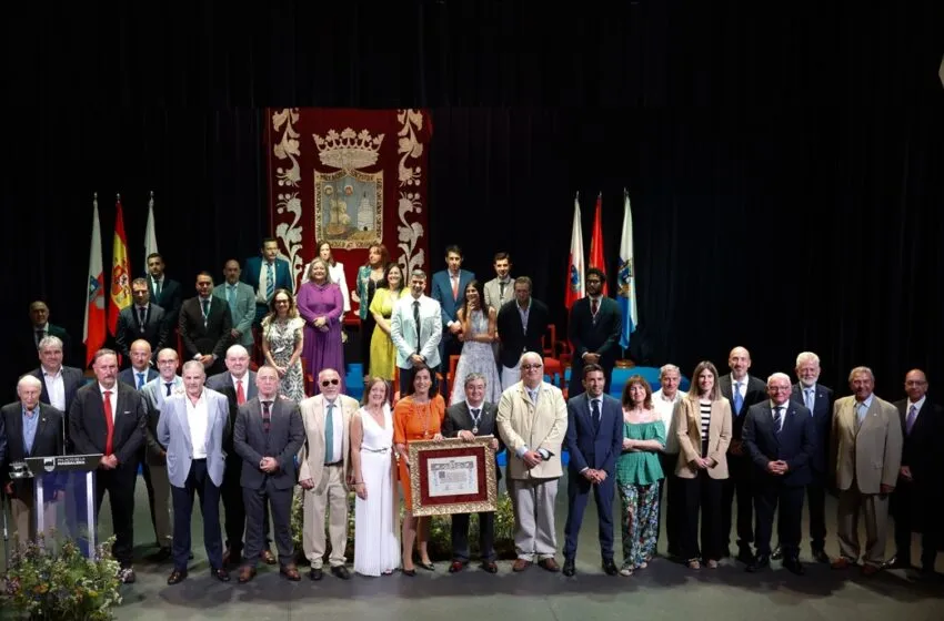  La consejera de Presidencia asiste a la entrega de la Medalla de Oro de Santander al Colegio de Agentes Comerciales de Cantabria