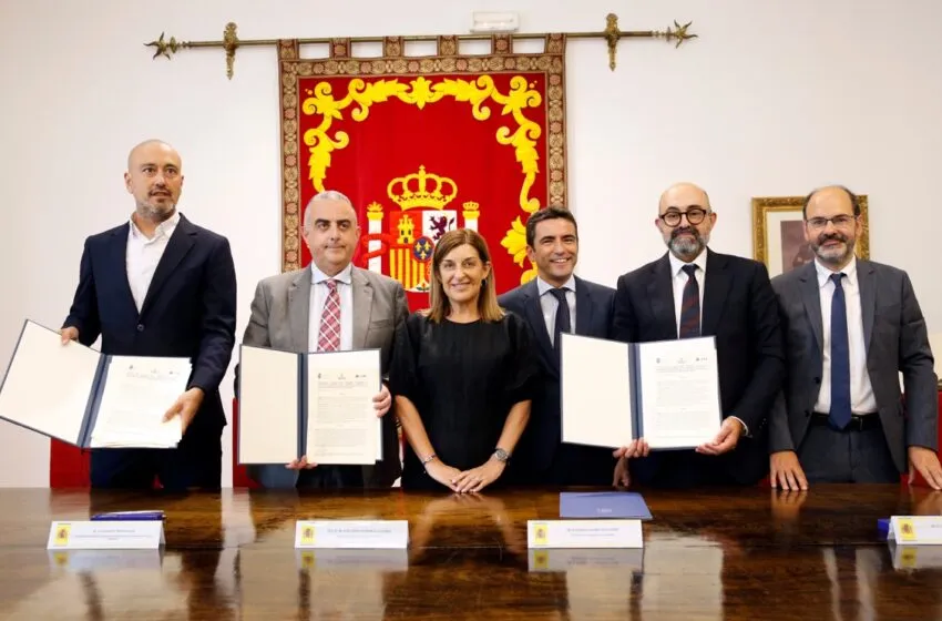 El alcalde de Torrelavega, Javier López Estrada; el consejero de Fomento, Roberto Media; la presidenta de Cantabria, María José Sáenz de Buruaga; el delegado de Gobierno, Pedro Casares; el presidente de ADIF, Pedro Marco, y el primer teniente de alcalde de Torrelavega, José Luis Urraca. FOTO: Lara Revilla