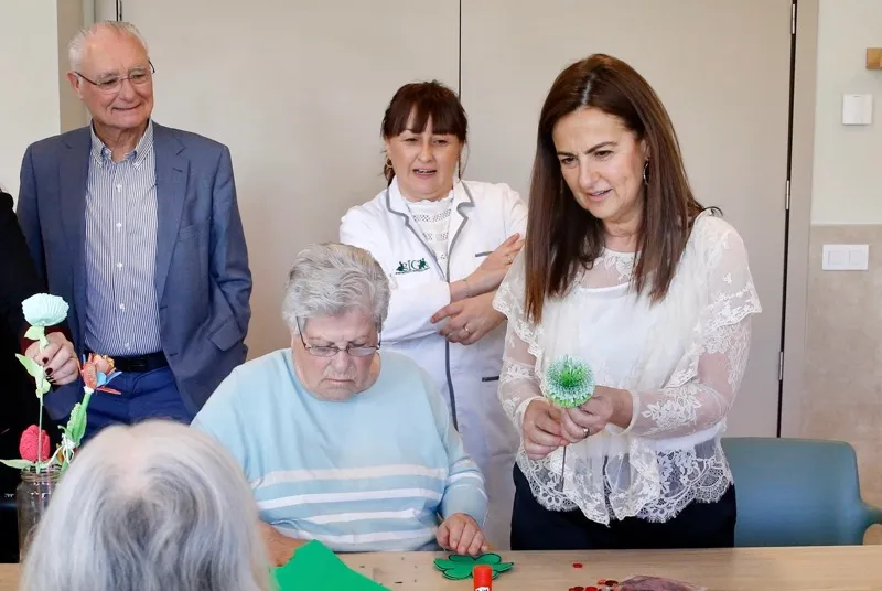 Imagen de archivo de la consejera de Inclusión Social, Begoña Gómez del Rio, y el DG de Dependencia, Eduardo Rubalcaba, Foto;Oficina de comunicación)