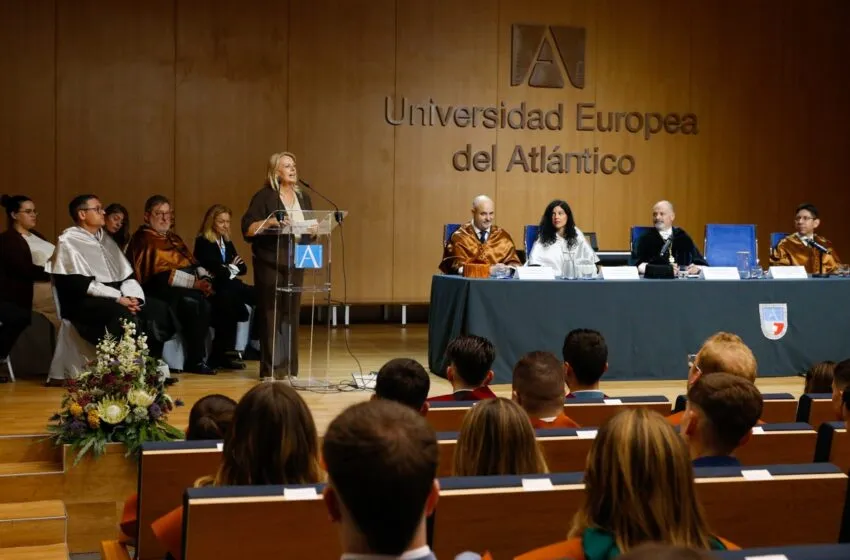 La consejera, durante su intervención en el acto de graduación (Foto: Lara Revilla)