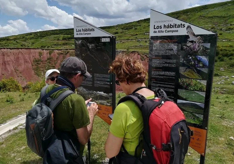 Participantes en una de las rutas del verano pasado. (Foto: SEO/BirdLife)