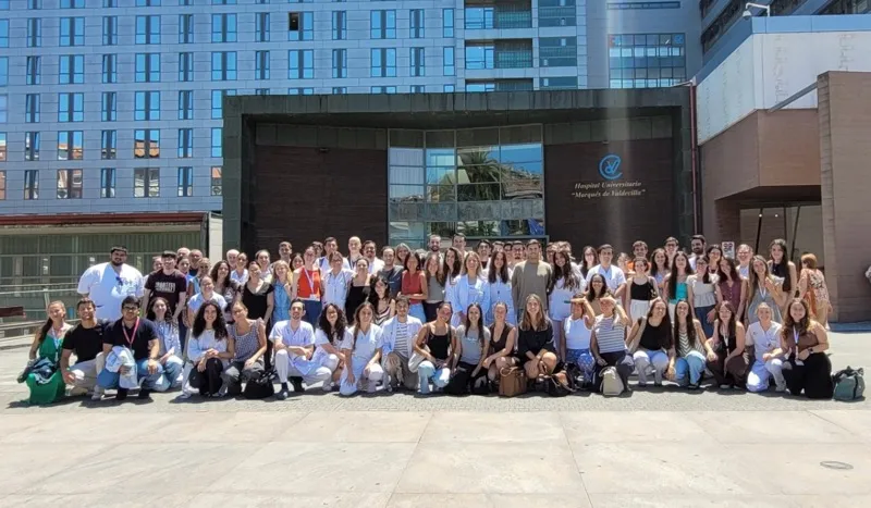 Foto de grupo de la nueva promoción de residentes que inicia su formación en Valdecilla (FOTO: Oficina de Comunicación)