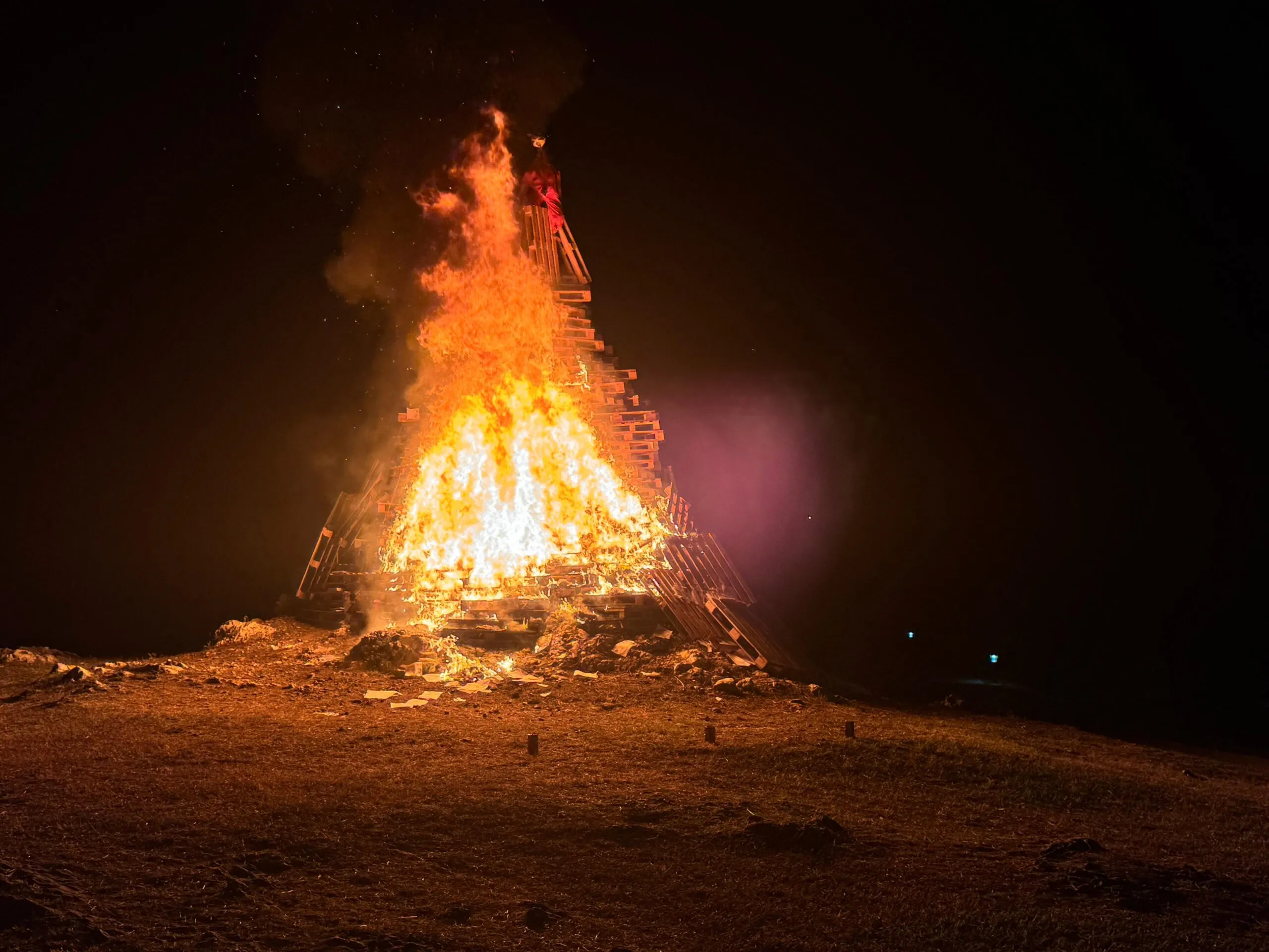 Noticias de Cantabria | El Cántabro | Unas 9.000 personas asistieron a la hoguera de San Juan de Soto de la Marina