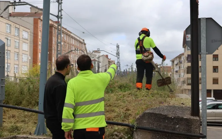 Noticias de Cantabria | El Cántabro | El Ayuntamiento de Reinosa consigue una actuación urgente de Adif para recuperar el entorno ferroviario de Duque y Merino