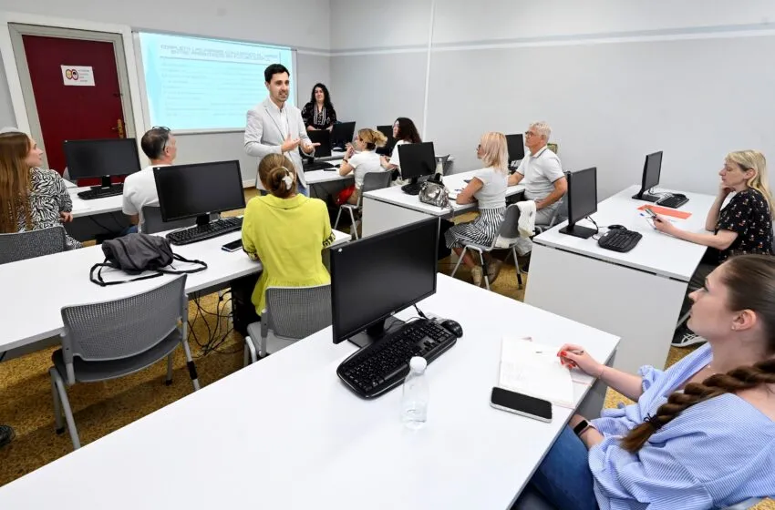 Noticias de Cantabria | El Cántabro | Mateo Echevarría clausura los cursos de iniciación al español y de cultura española