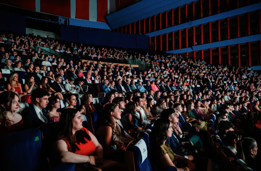 134 estudiantes de Cesine celebran este jueves su graduación en el Palacio de Festivales de Santander