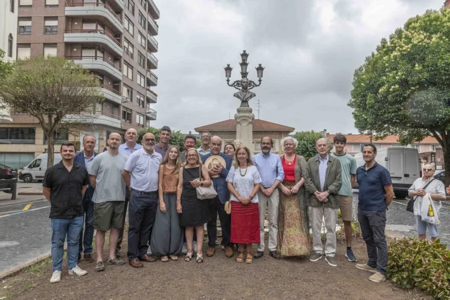 Noticias de Cantabria | El Cántabro | Torrelavega recupera la fuente y el busto del doctor Adolfo Ruiz de Rebolledo