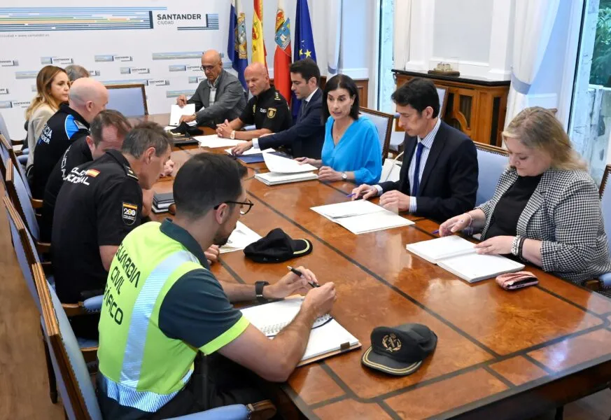 Noticias de Cantabria | El Cántabro | Ayuntamiento y Delegación de Gobierno refuerzan la coordinación en seguridad de cara al verano