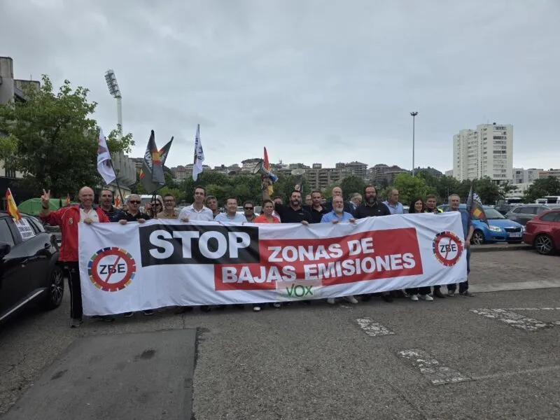 Noticias de Cantabria | El Cántabro | VOX y Solidaridad llevan su rechazo a las Zonas de Bajas Emisiones a las calles de Santander y Torrelavega con una caravana de protesta