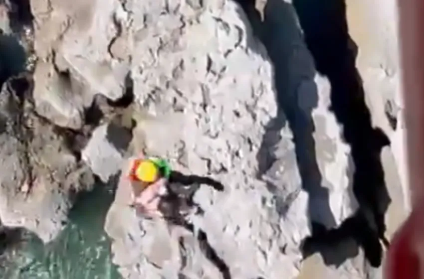  Rescate aéreo en Sonabia: dos menores de 13 años puestos a salvo tras quedar atrapados entre las rocas