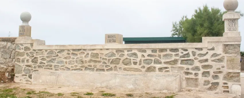  El Ayuntamiento restaura el reloj solar del Faro de Cabo Mayor