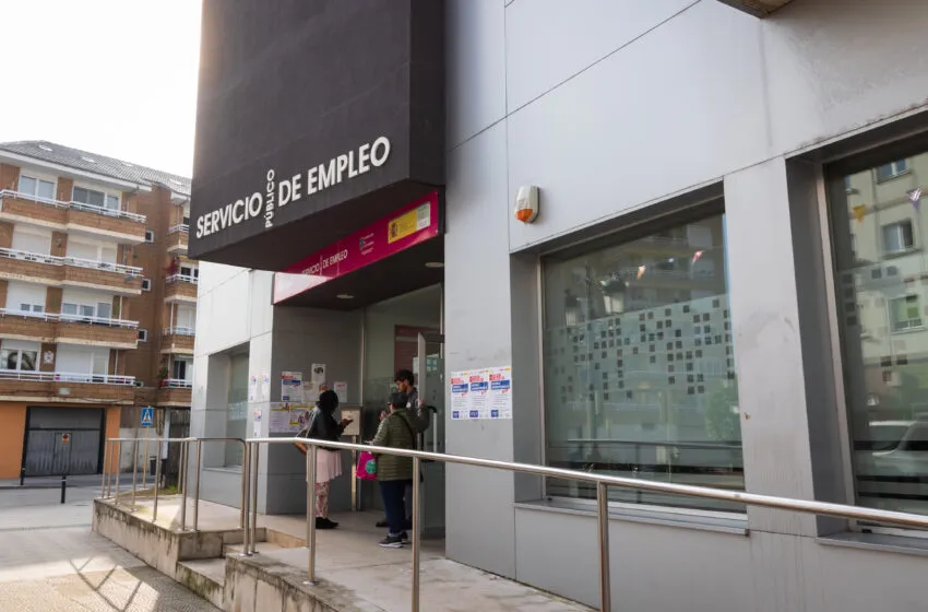 El paro ha disminuido el mes pasado tanto en hombres como en mujeres, en todas las franjas de edad y en todos los sectores (Foto: Oficina de Comunicación)