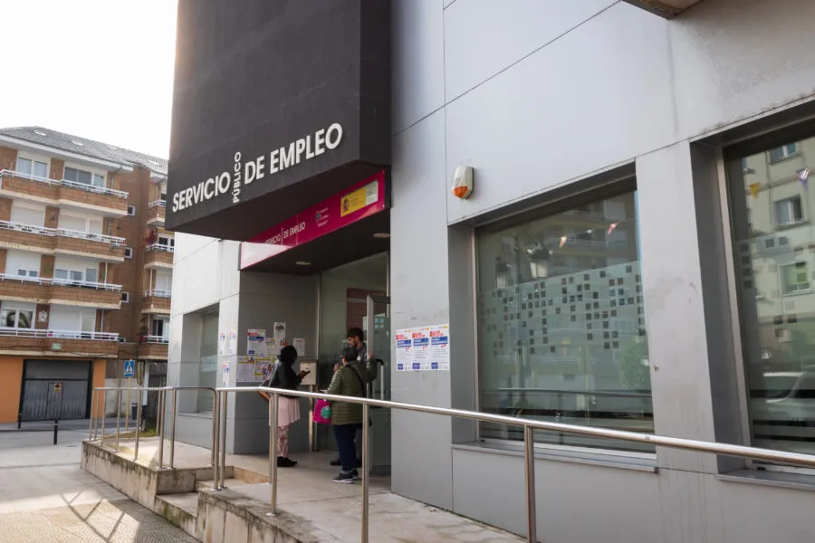 El paro ha disminuido el mes pasado tanto en hombres como en mujeres, en todas las franjas de edad y en todos los sectores (Foto: Oficina de Comunicación)