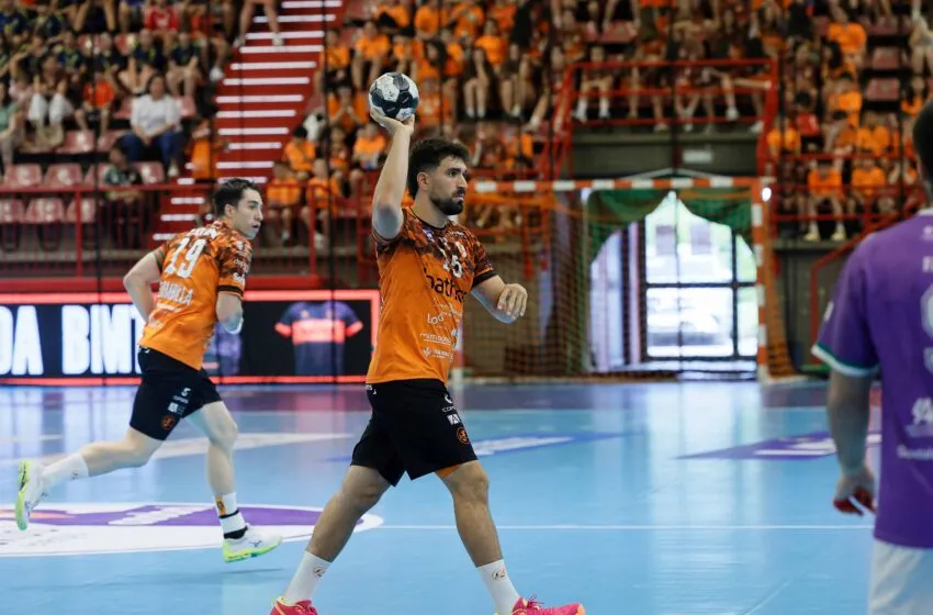Noticias de Cantabria | El Cántabro | El Bathco BM Torrelavega inicia el asalto a la Copa del Rey con un choque de gigantes ante el Bidasoa